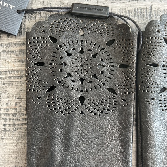 Burberry Leather Primrose gloves - Picture 5 of 17